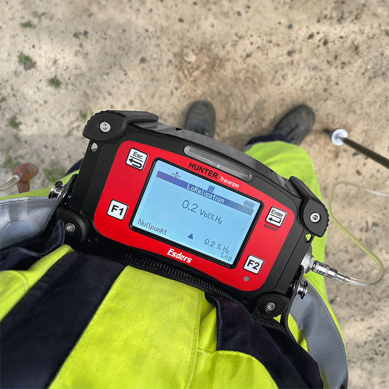 An Esders Hunter H2 unit in use by a utilities professional